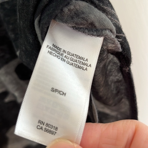 Super Cute Camo V-neck High/Low Top - Picture 5 of 7